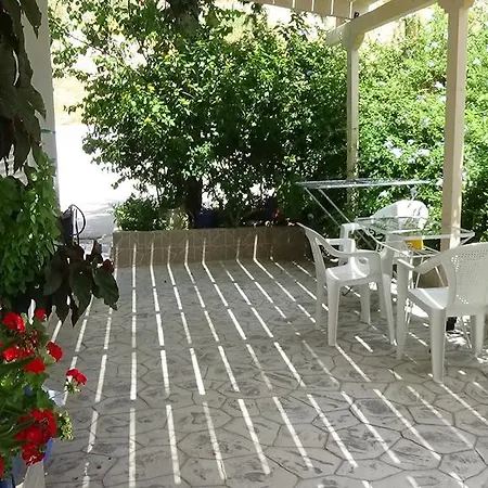 Apartment Alexandros *