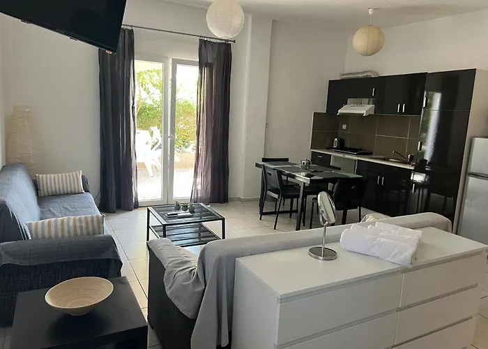 Alexandros Apartment *