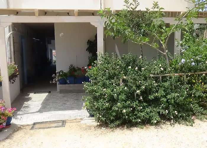 Alexandros Apartment *